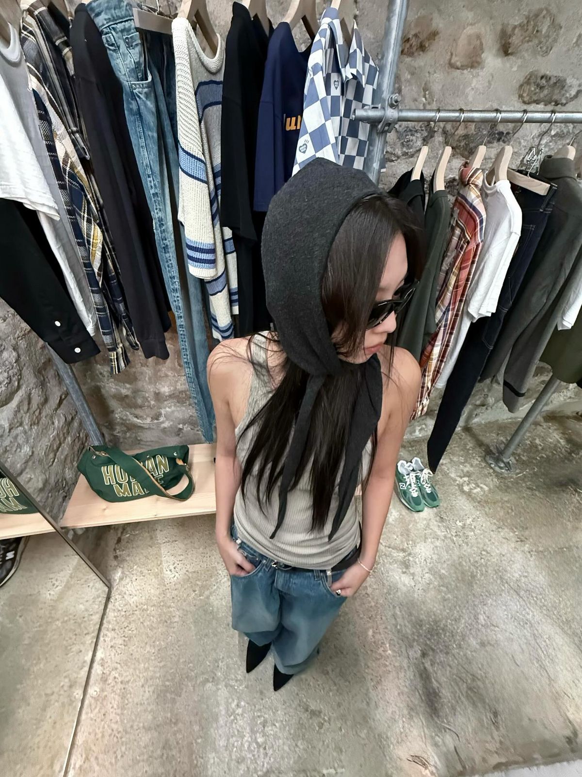 바부슈카를 착용한 제니. 인스타그램 @jennierubyjane 