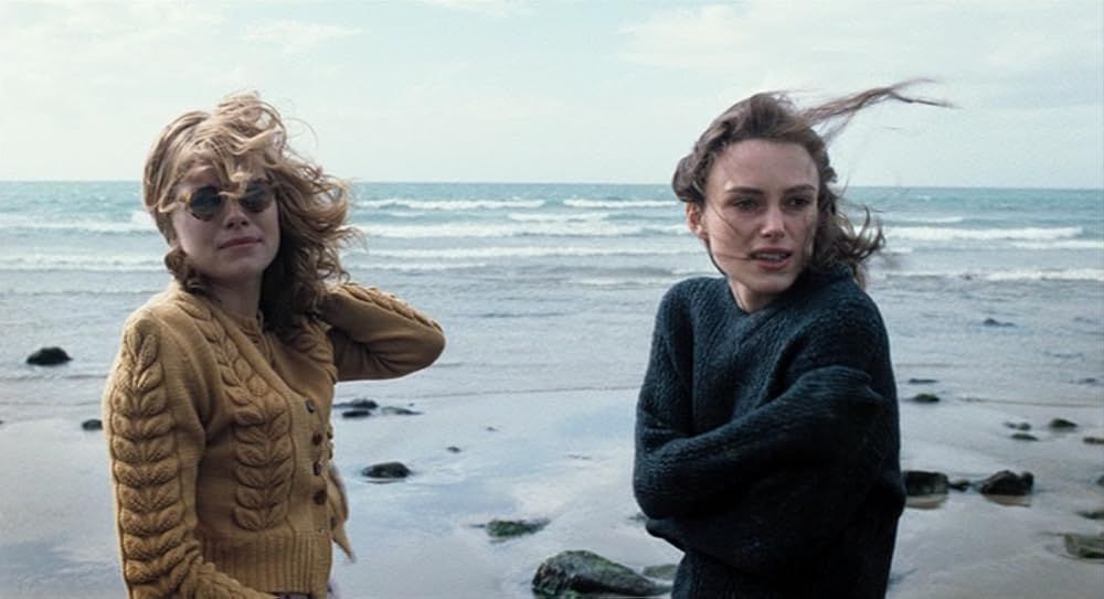 영화 속 겨울 니트 패션 | 영화 <사랑의 순간> 스틸 이미지