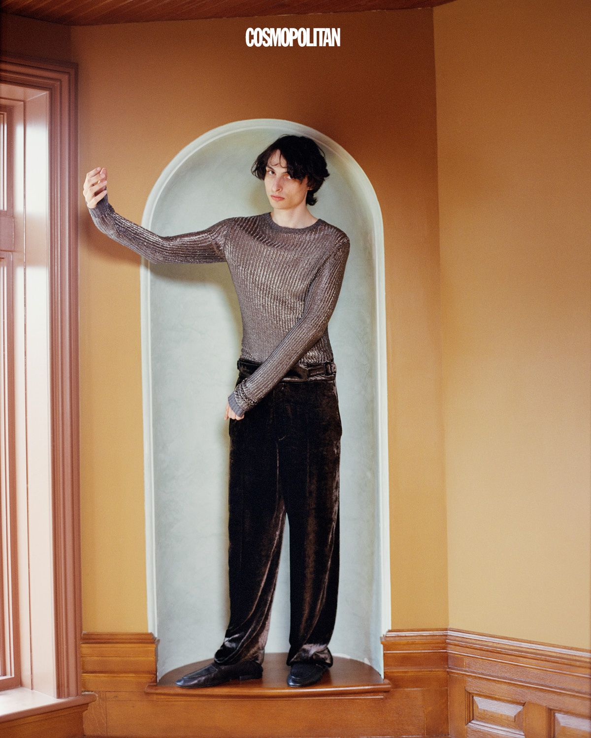 니트 톱, 팬츠 모두 Emporio Armani. 슈즈 Marsèll. 