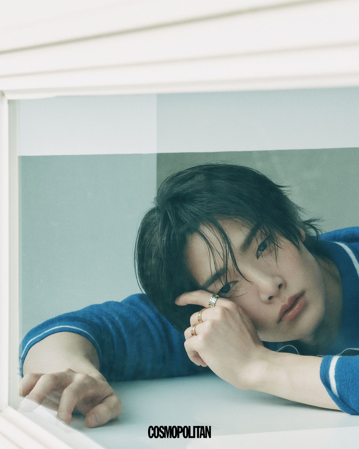 에포크 릴 링, 중지에 낀 옐로 골드 벨 에포크 릴 링, 약지에 낀 핑크 골드 벨 에포크 릴 링 모두 가격미정 Damiani. 