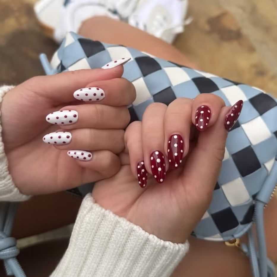 폴카 도트 네일 | 인스타그램 @nailsbyzola