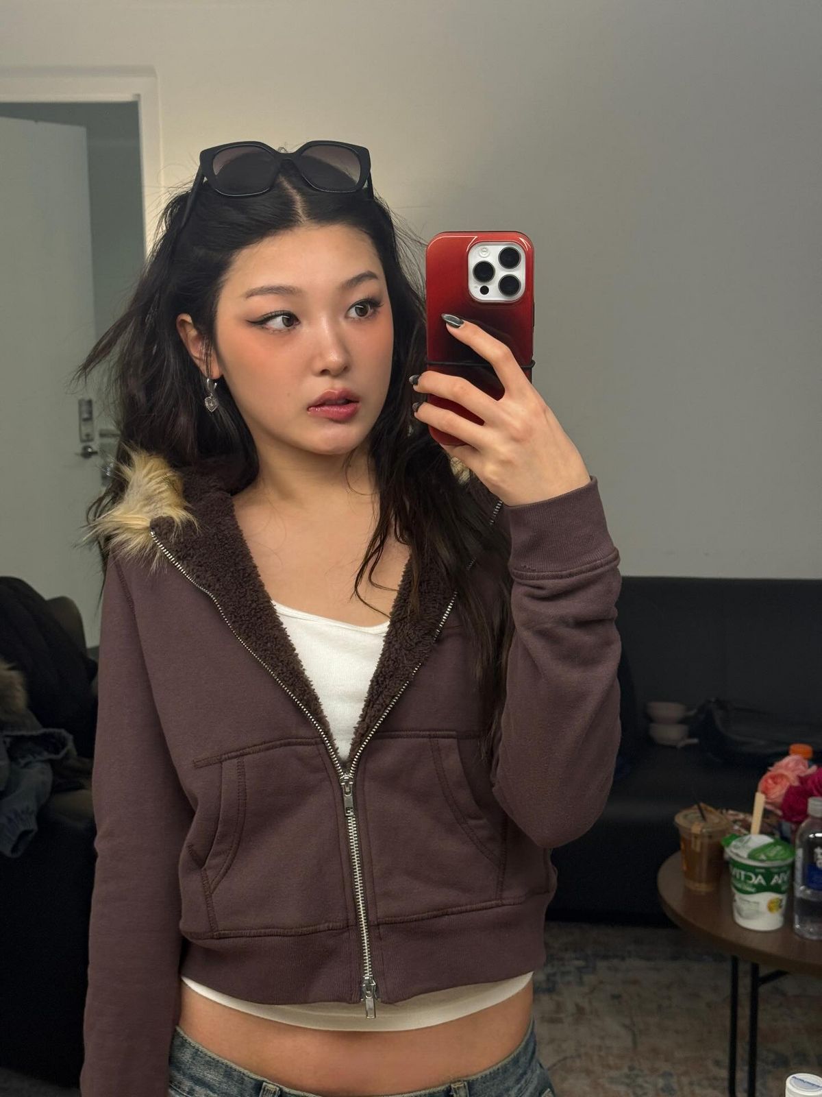 후디 단독으로 매치한 윤채. 인스타그램 @y0on_cha3 