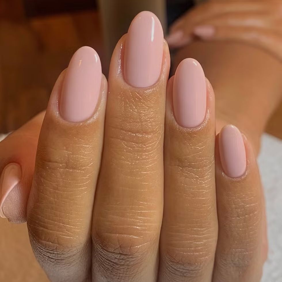 뉴트럴 핑크 네일 | 인스타그램 @raelondonnails