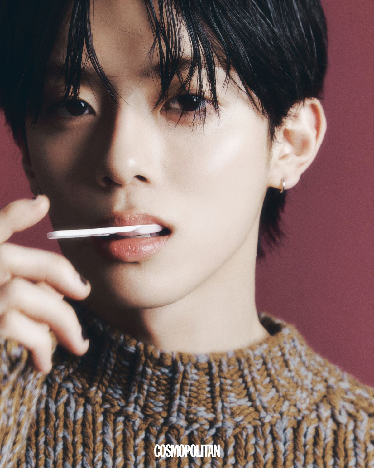 니트 톱 Tod’s. 귀고리 본인 소장품.