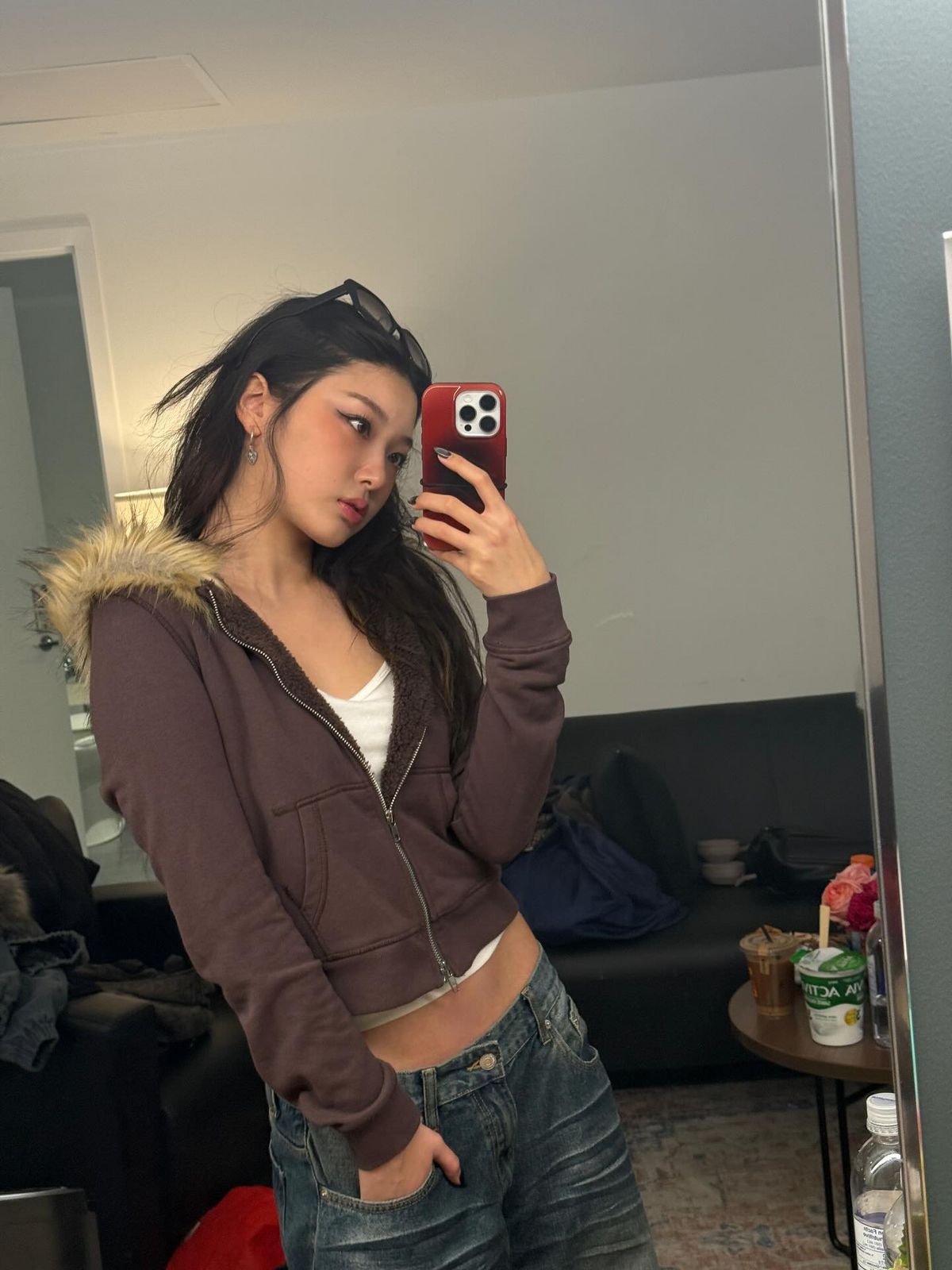 후디 단독으로 매치한 윤채. 인스타그램 @y0on_cha3