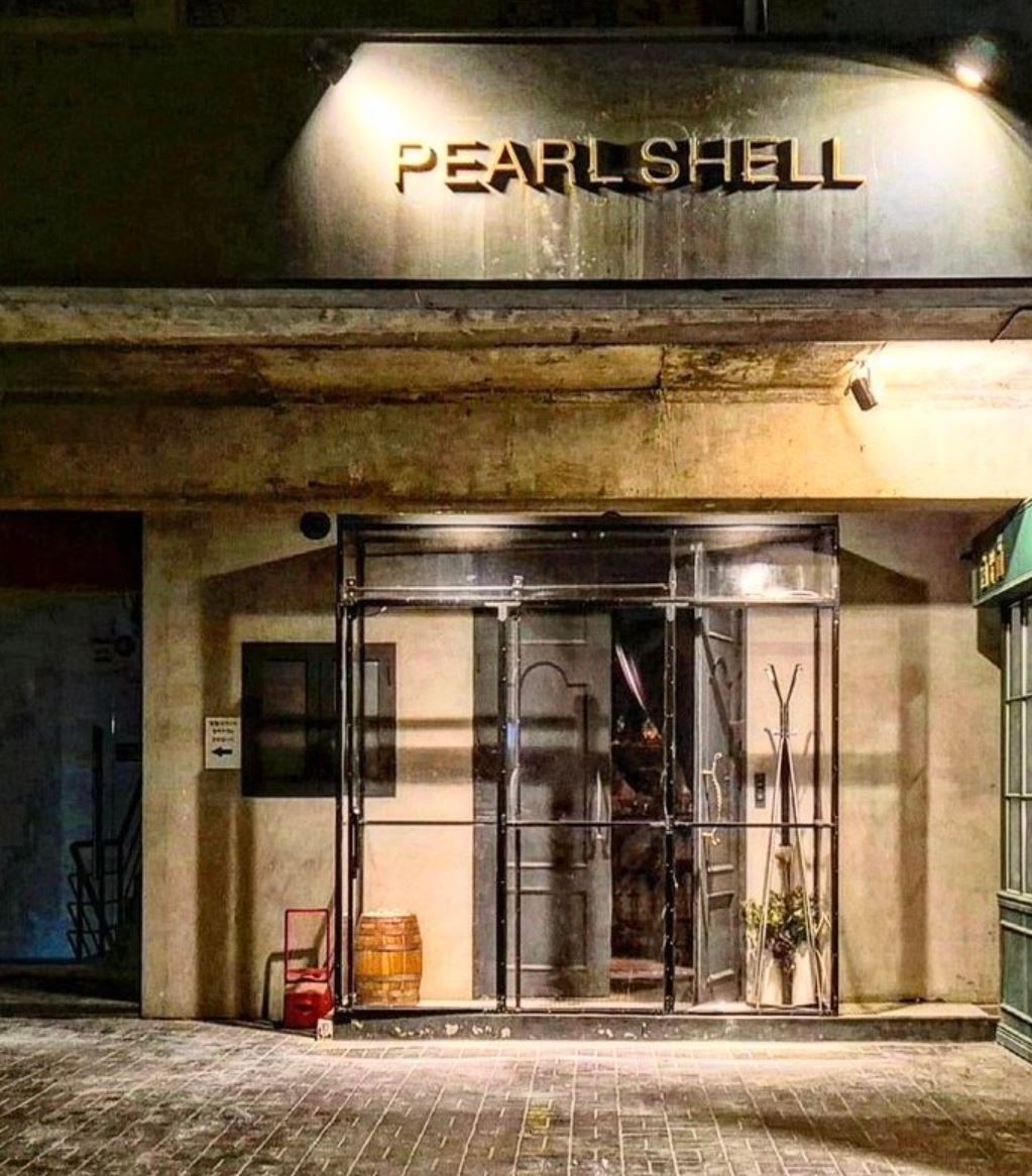 펄쉘 청담과 대표 메뉴인 오이스터 플래터(L). 네이버지도 펄쉘 청담 업체 등록 사진