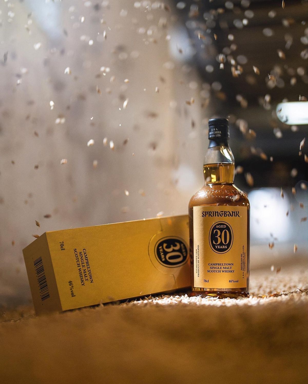 이청아의 최애 위스키바, 위스키 | 출처 유튜브 <MOCA 이청아>