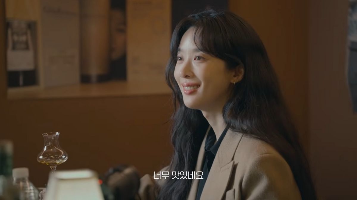 이청아의 최애 위스키바, 위스키 | 출처 유튜브 <MOCA 이청아>