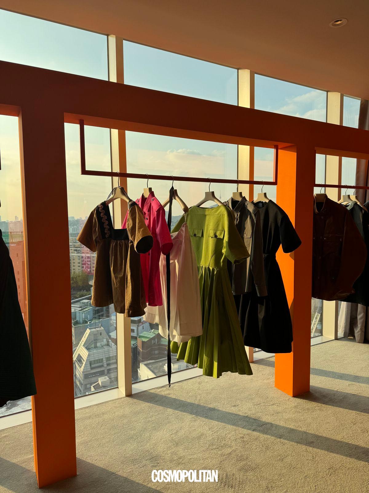 형형색색 배색이 돋보이는 프라다의 뉴 룩.