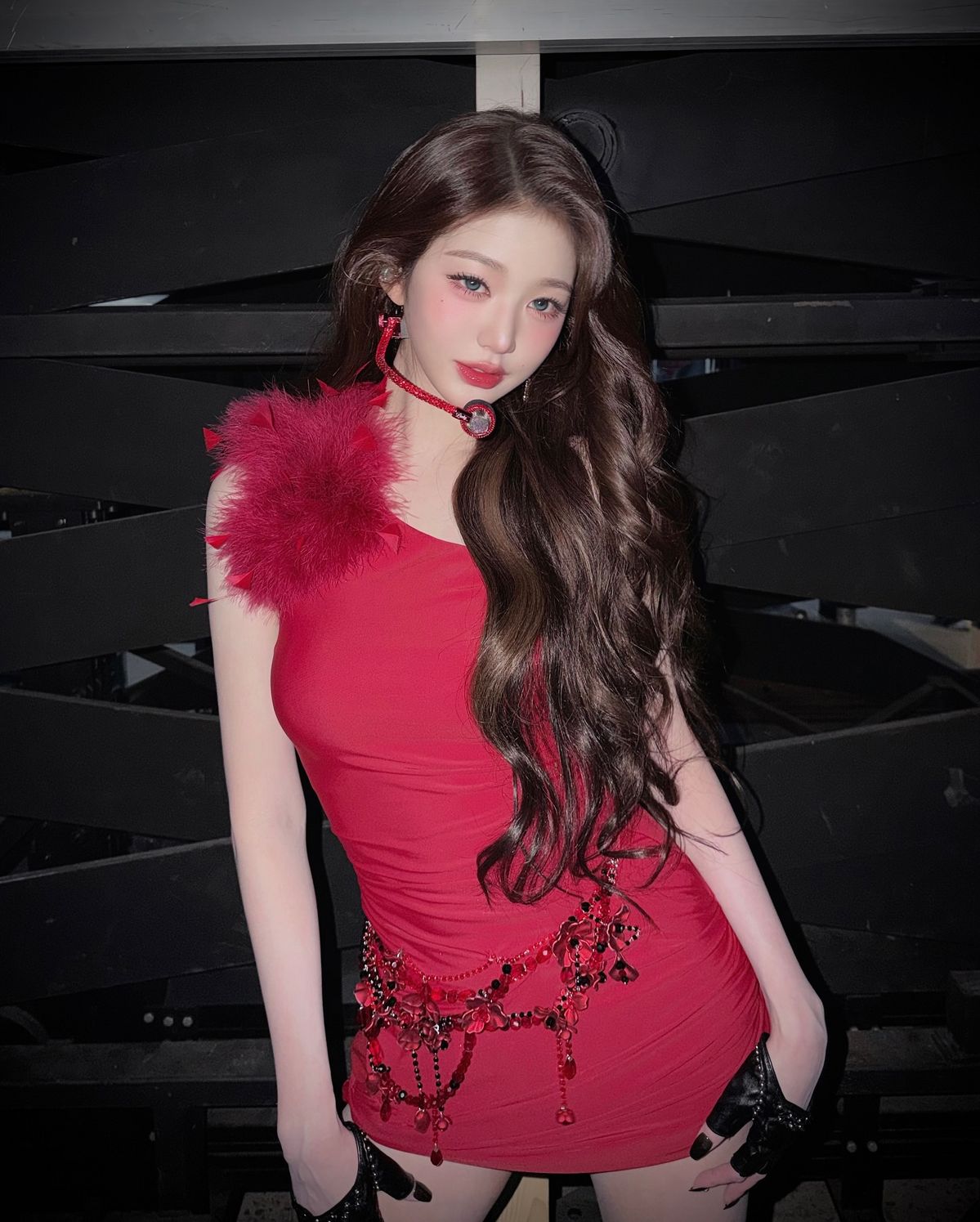 장원영 레드룩 | 인스타그램 @for_everyoung10