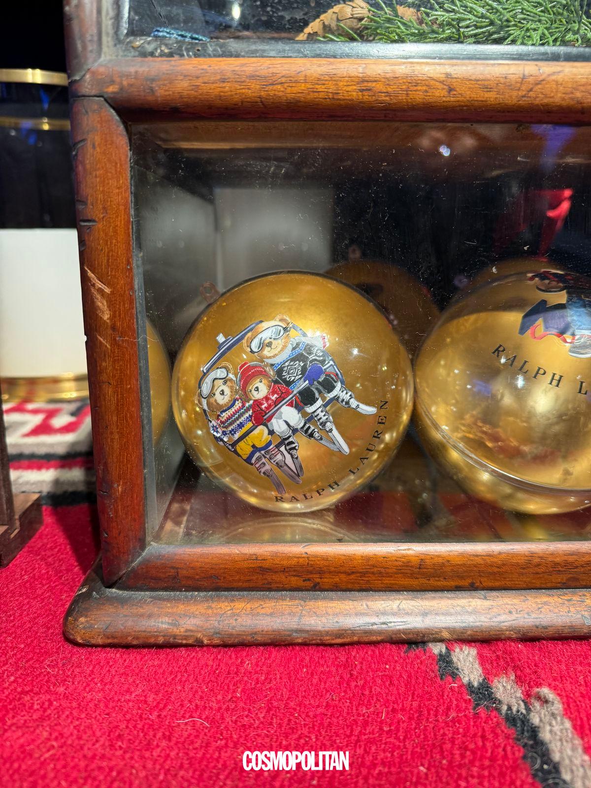 수익금이 핑크 포니 캠페인에 기부되는 랄프 로렌의 오너먼트. 