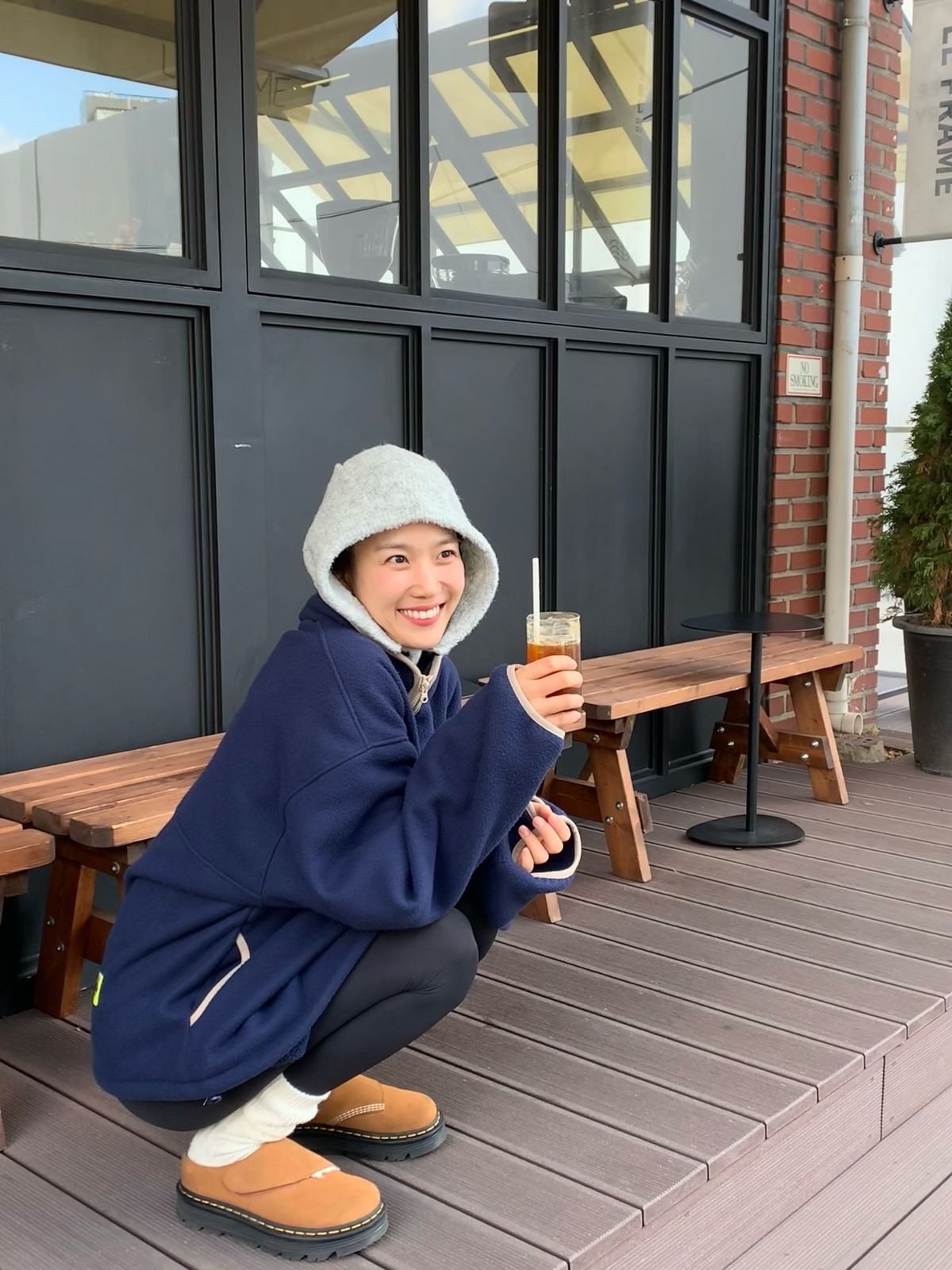 장희령의 그래놀라코어 룩. 인스타그램 @hehehe0