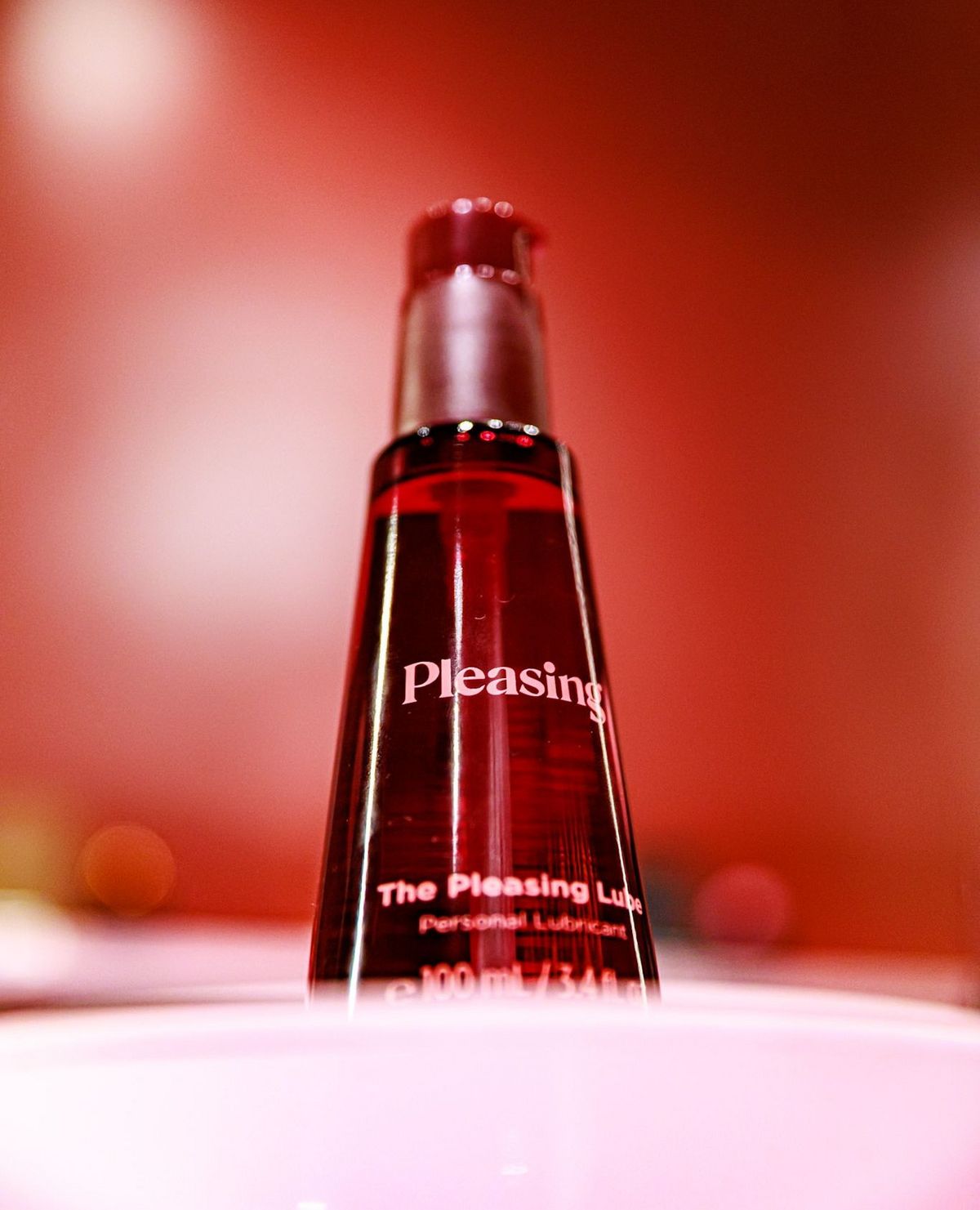플리징 바이브레이터와 윤활제. 인스타그램 @pleasing 