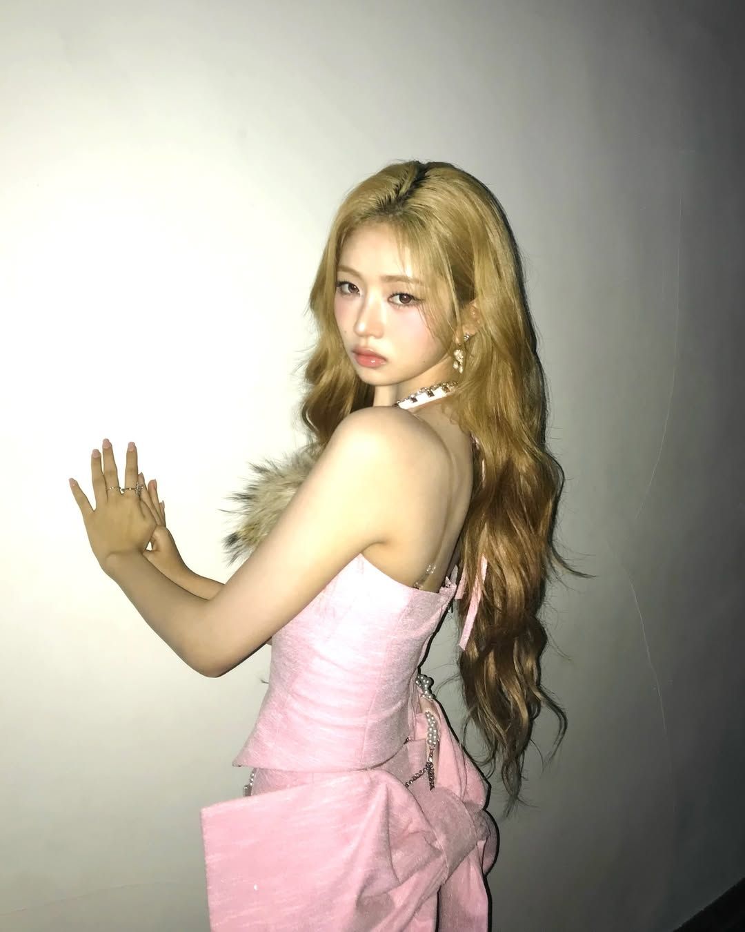 데일리 메이크업을 활용해 스모키 느낌을 낸 레이. 인스타그램 @reinyourheart