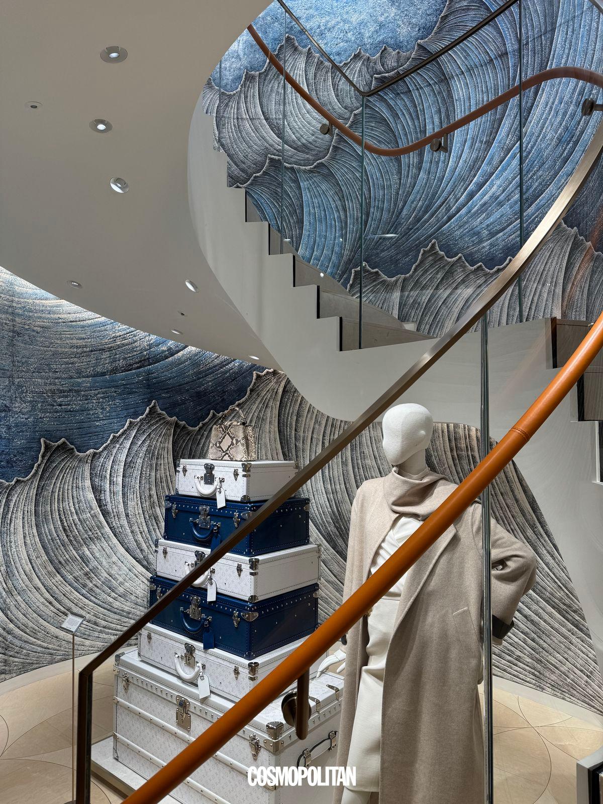 매장 입구와 계단 장식