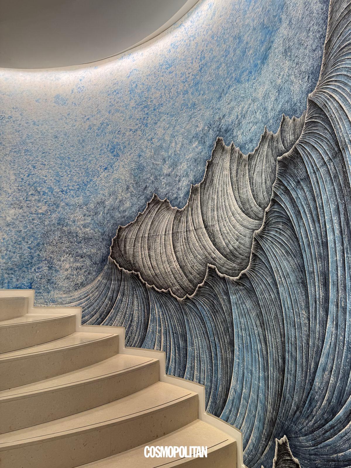 매장 입구와 계단 장식