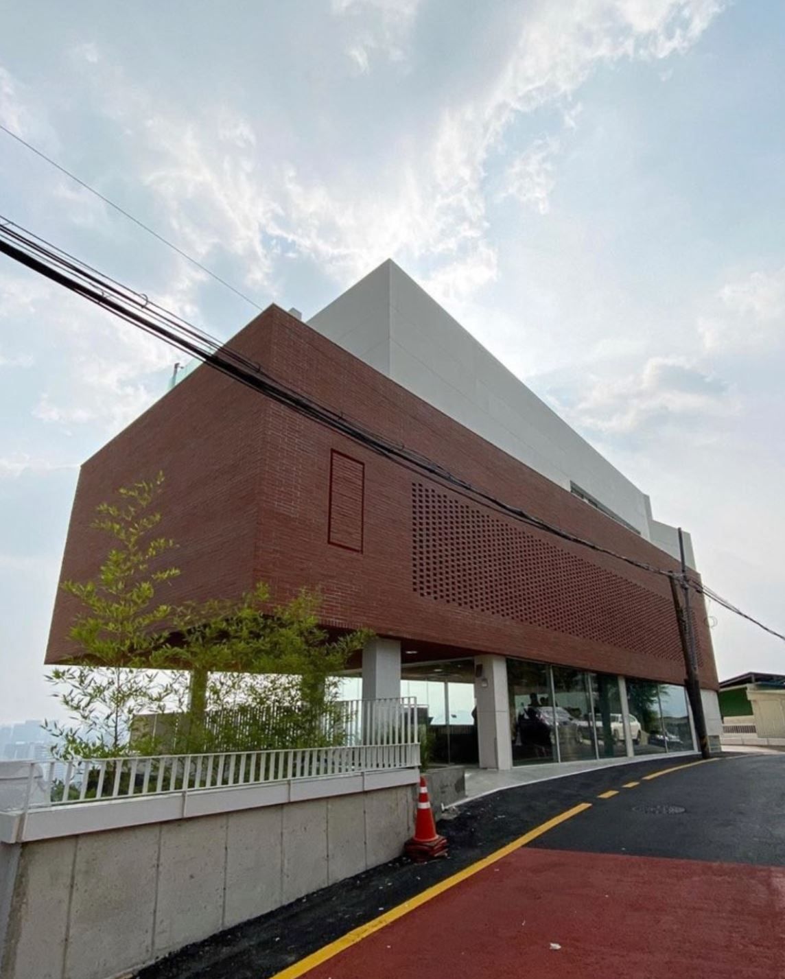 테르트르 내부와 건물. 네이버지도 테르트르 업체 등록 사진