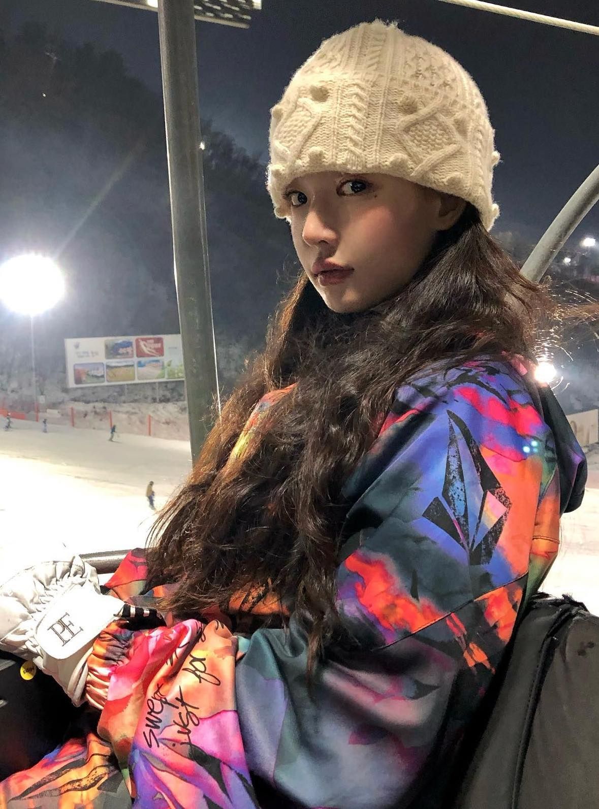 다양한 그래니 비니 스타일링을 선보인 최윤지. 인스타그램 @yoonjiiii