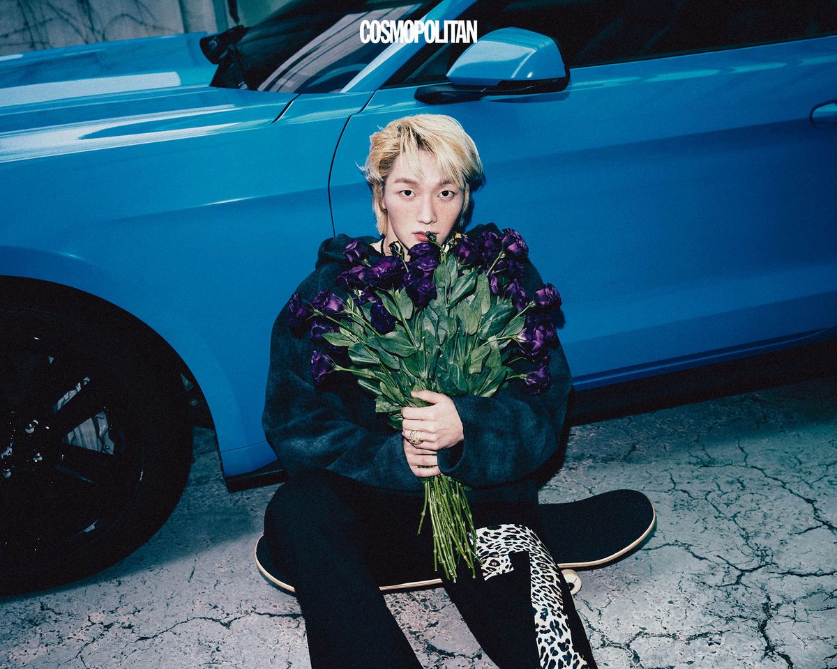 후디 Anomalies Department by Samplas. 팬츠 Yori Sport by Samplas. 반지 Tokokkino. 목걸이 스타일리스트 소장품. 