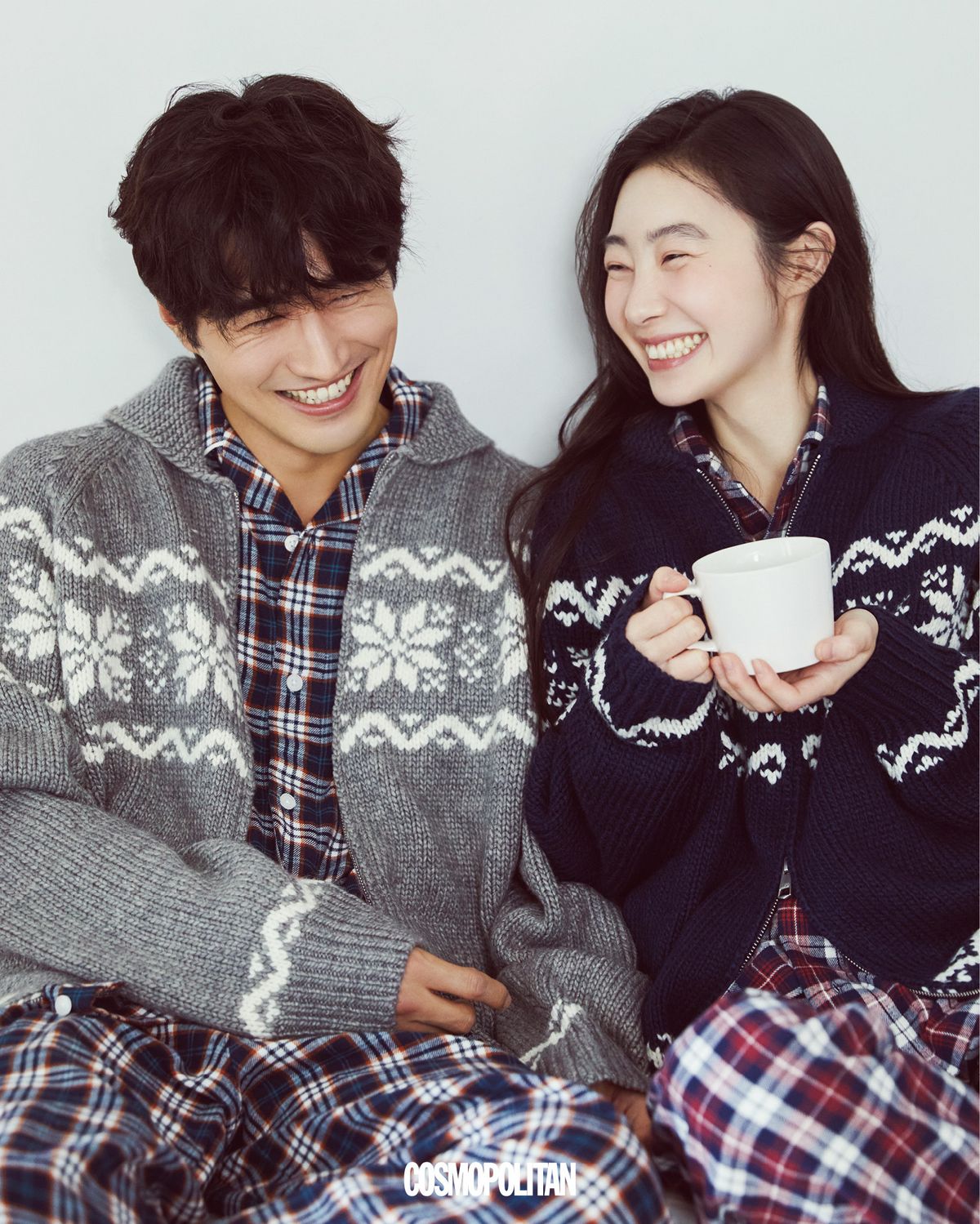 (나현웅)노르딕 패턴 니트 카디건 21만9천원, 라운지 웨어 10만9천원 모두 Marithé François Girbaud. (남영서)노르딕 패턴 니트 카디건 21만9천원, 라운지 웨어 10만9천원 모두 Marithé François Girbaud.