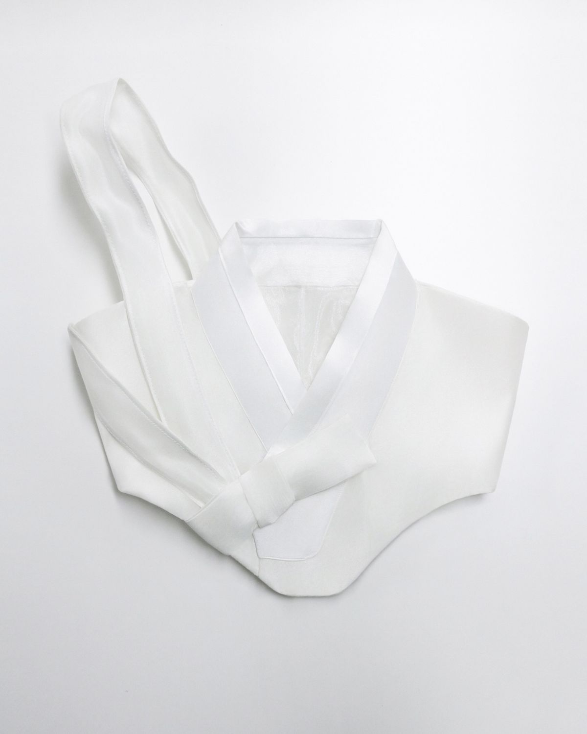 ‘ZEN’, ‘like JENNIE’에서 메인으로 착용한 무대 의상. 인스타그램 @leje.official