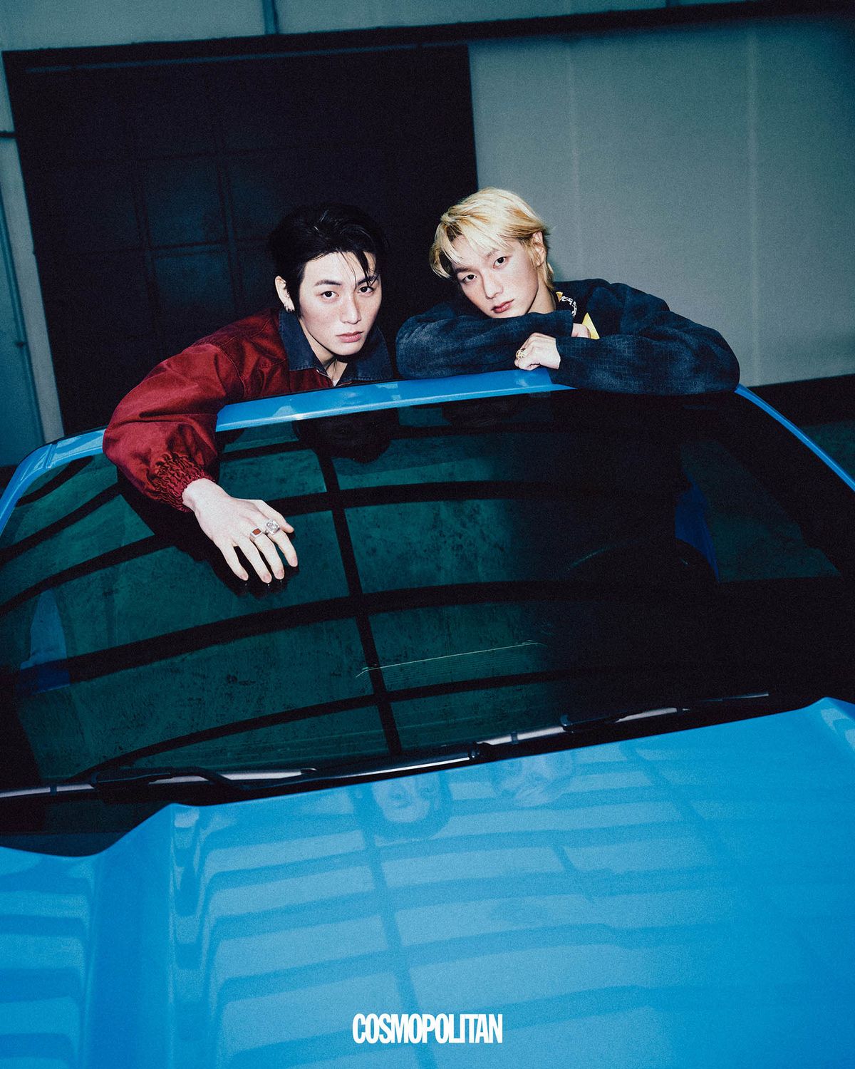 (태산)보머 재킷 Enfants Riches Déprimés. 반지 모두 Bulletto. 티셔츠, 목걸이 스타일리스트 소장품. 귀고리 본인 소장품. (성호)후디 Anomalies Department by Samplas. 반지 Tokokkino. 