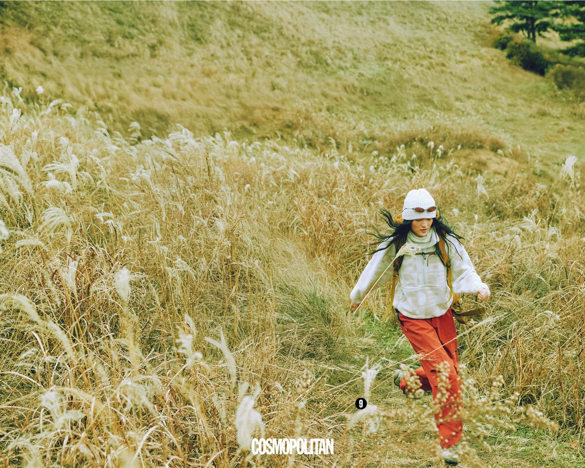 플리스 하프 집업 22만9천원 Patagonia. 니트 톱 39만5천원 Recto. 팬츠 19만원 Salomon. 니트 비니 3만9천원 Under Armour. 선글라스 39만원 Gentle Monster. 백팩 27만9천원 Gregory. 트레킹화 23만9천원 The North Face. 