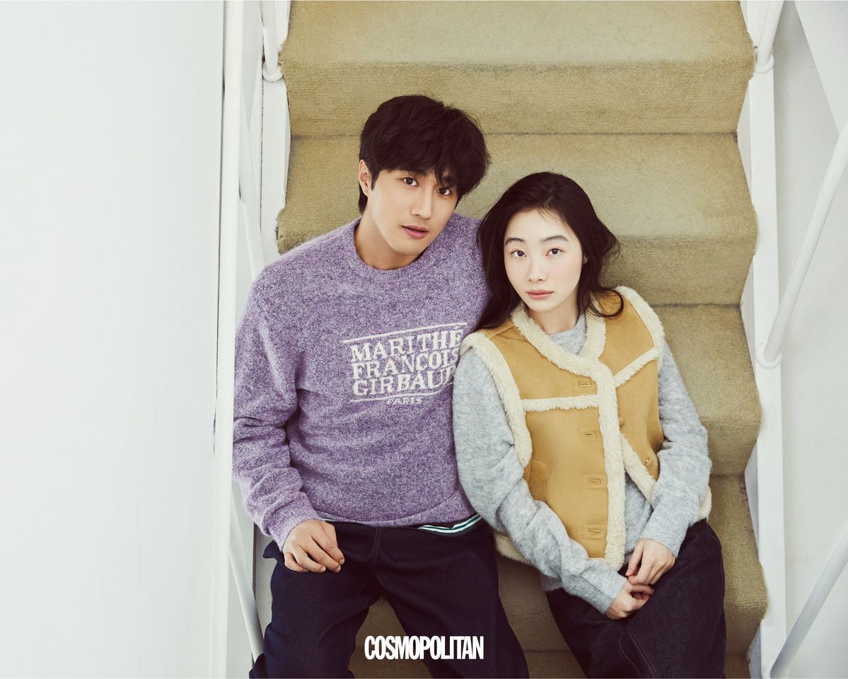 (나현웅)부클레 니트 톱 15만9천원, 데님 팬츠 15만9천원 모두 Marithé François Girbaud. (남영서)시어링 크롭트 베스트 19만9천원, 부클레 니트 톱 15만9천원, 데님 미디스커트 15만9천원 모두 Marithé François Girbaud.