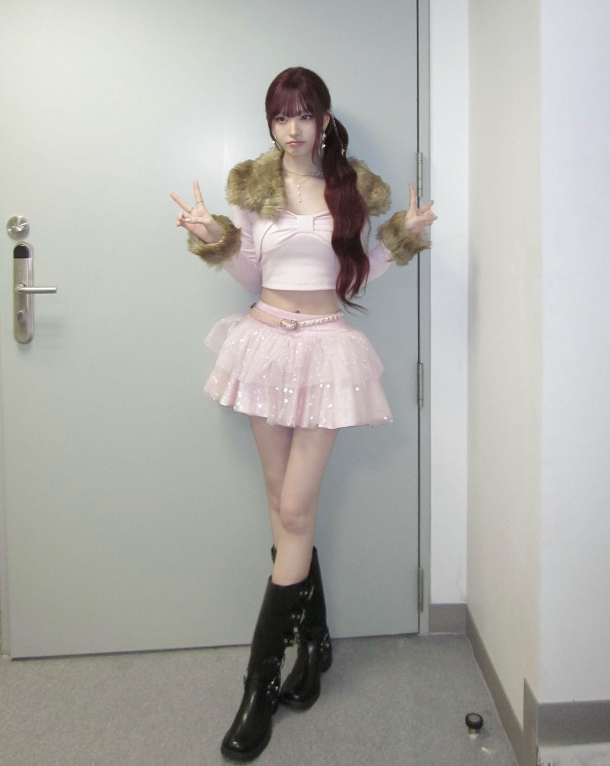 리본 니트 톱을 입은 리즈. 인스타그램 @liz.yeyo