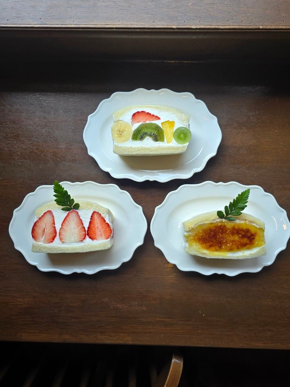 카페 우사기의 시그니처 메뉴 후르츠 산도와 고구마 크림브륄레 산도. 네이버지도 업체 등록 사진