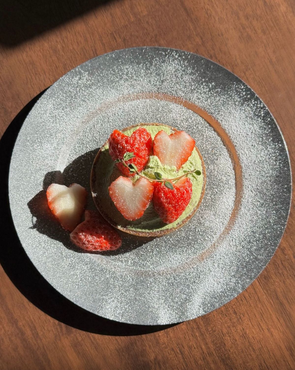 아이안의 말차 딸기 타르트&초코 딸기 타르트, 인스타그램 @aayaan_cafe 