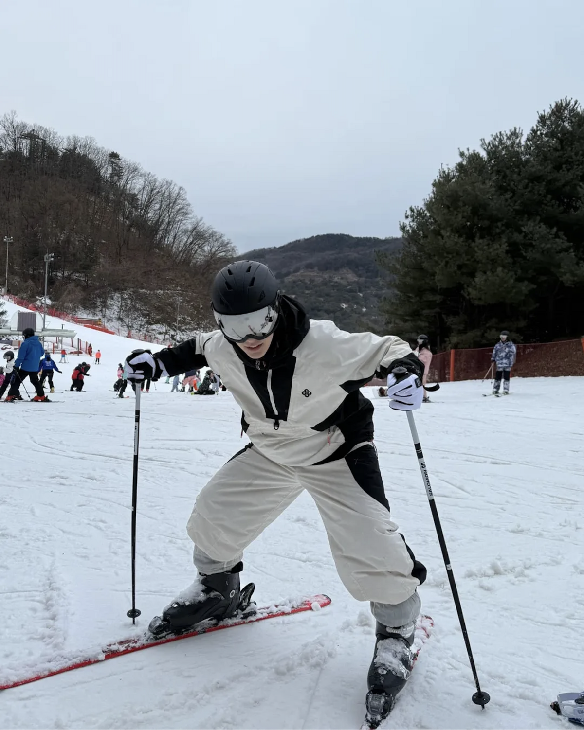 투모로우바이투게더 수빈 스키장 패션 | 인스타그램 @page.soobin