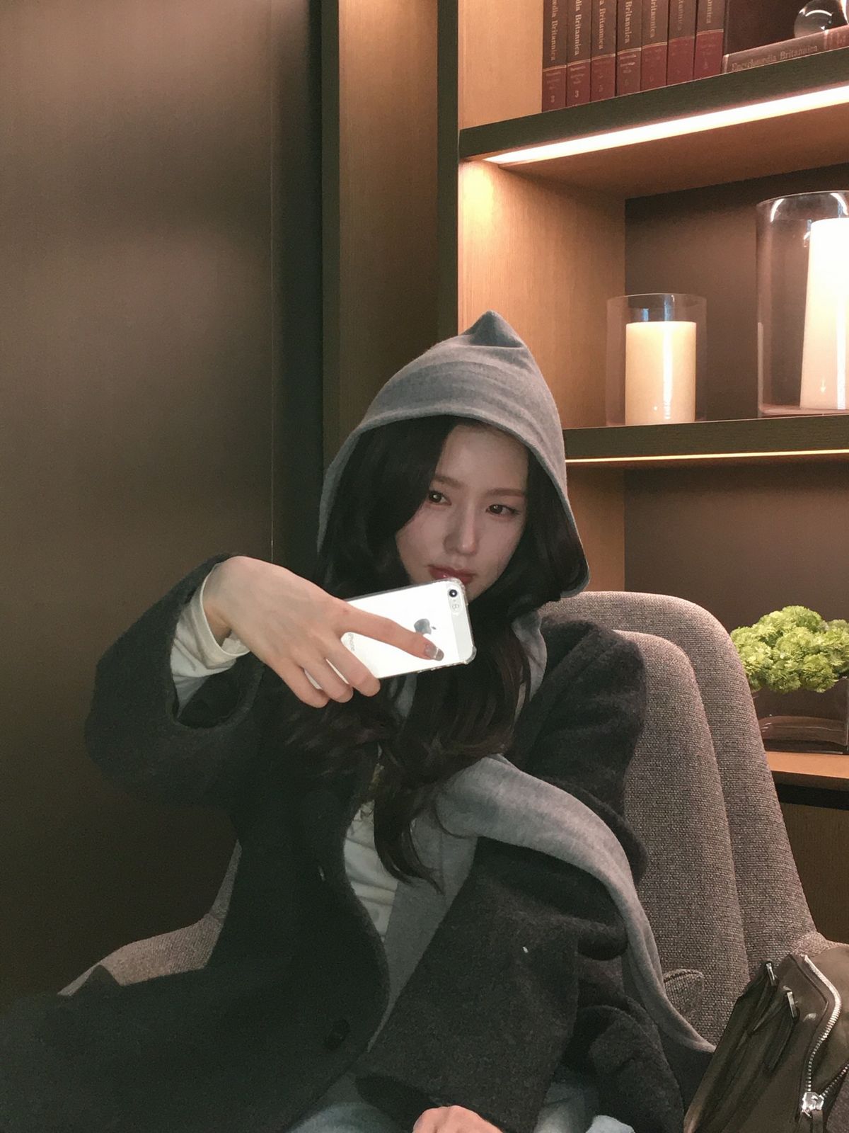 미연의 후디형 머플러. 인스타그램 @noodle.zip