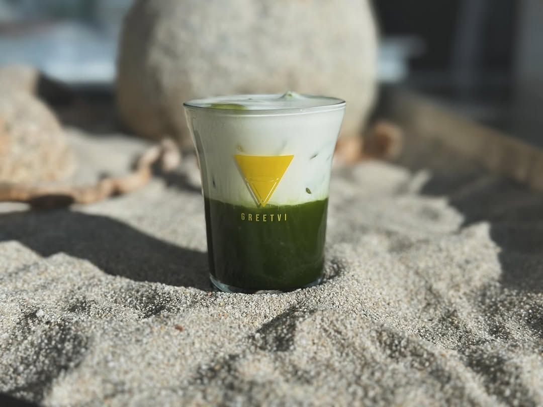 넓은 통유리창을 통해 바다와 하늘을 한 눈에 담을 수 있는 그릿비 서생점. 사진 네이버 지도 그릿비 서생점 업체 등록 사진 