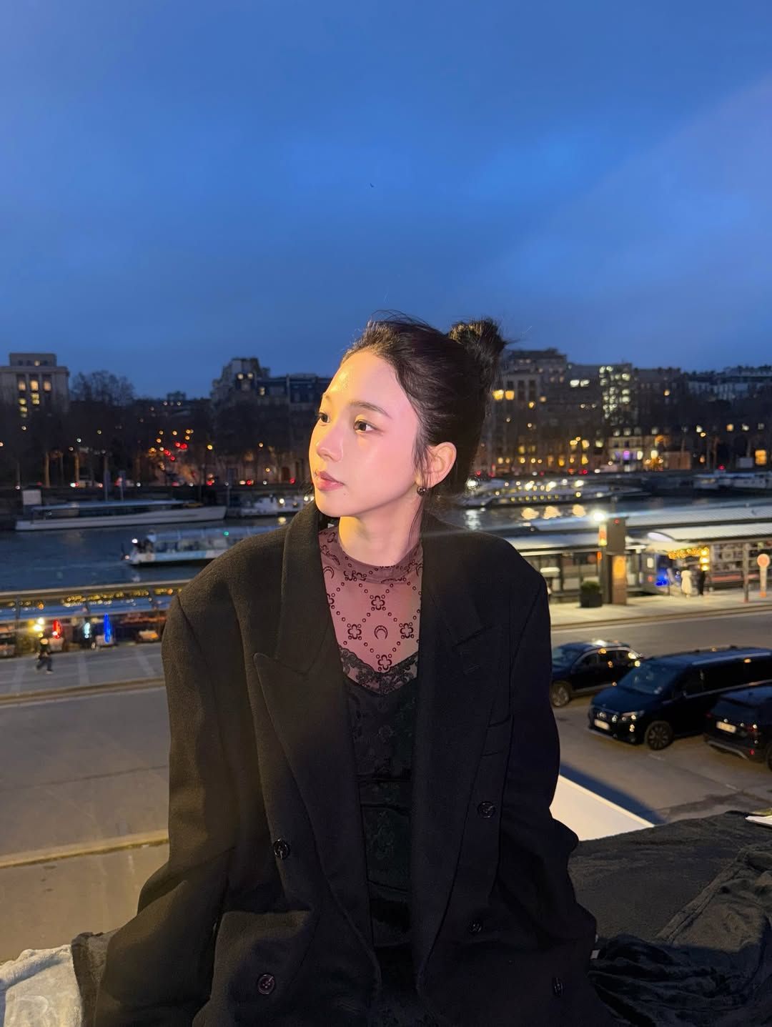 시스루 톱을 데일리룩에 활용한 카리나. 인스타그램 @katarinabluu 