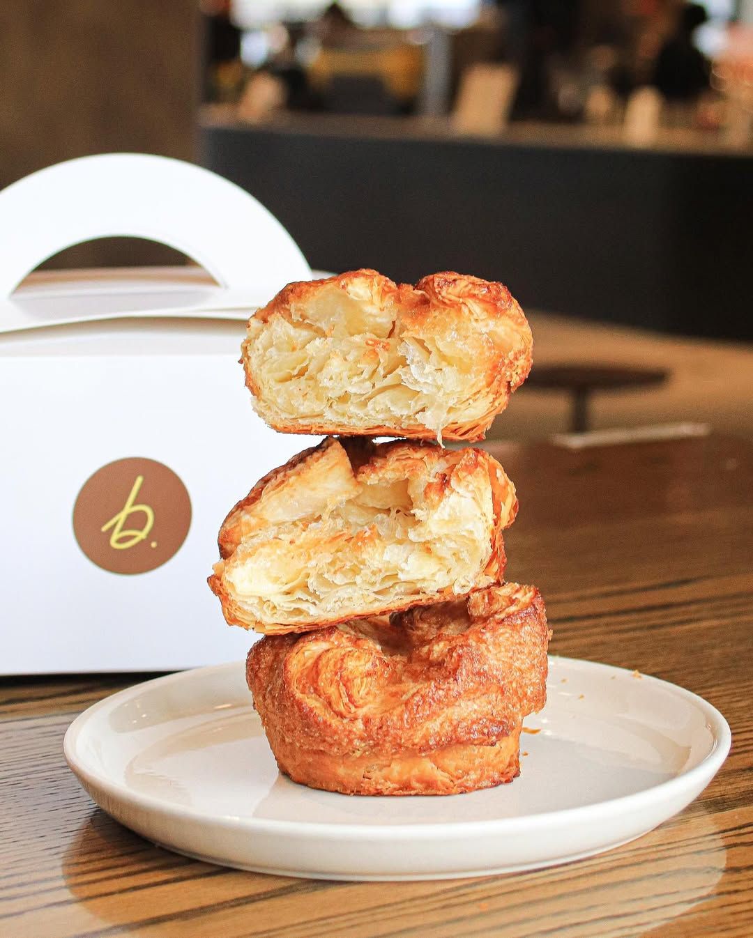 손종원 셰프가 뽑은 최고의 퀸아망이 있는 비파티세리 공덕점. 인스타그램 @bpatisserie_seoul