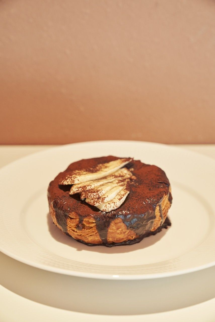 클래식 퀸아망부터 레몬 머랭 퀸아망, 애플 시나몬 퀸아망 등 다양한 맛의 퀸아망을 즐길 수 있는 홍대 오퍼카페. 네이버지도 오퍼카페 업체 등록 사진 