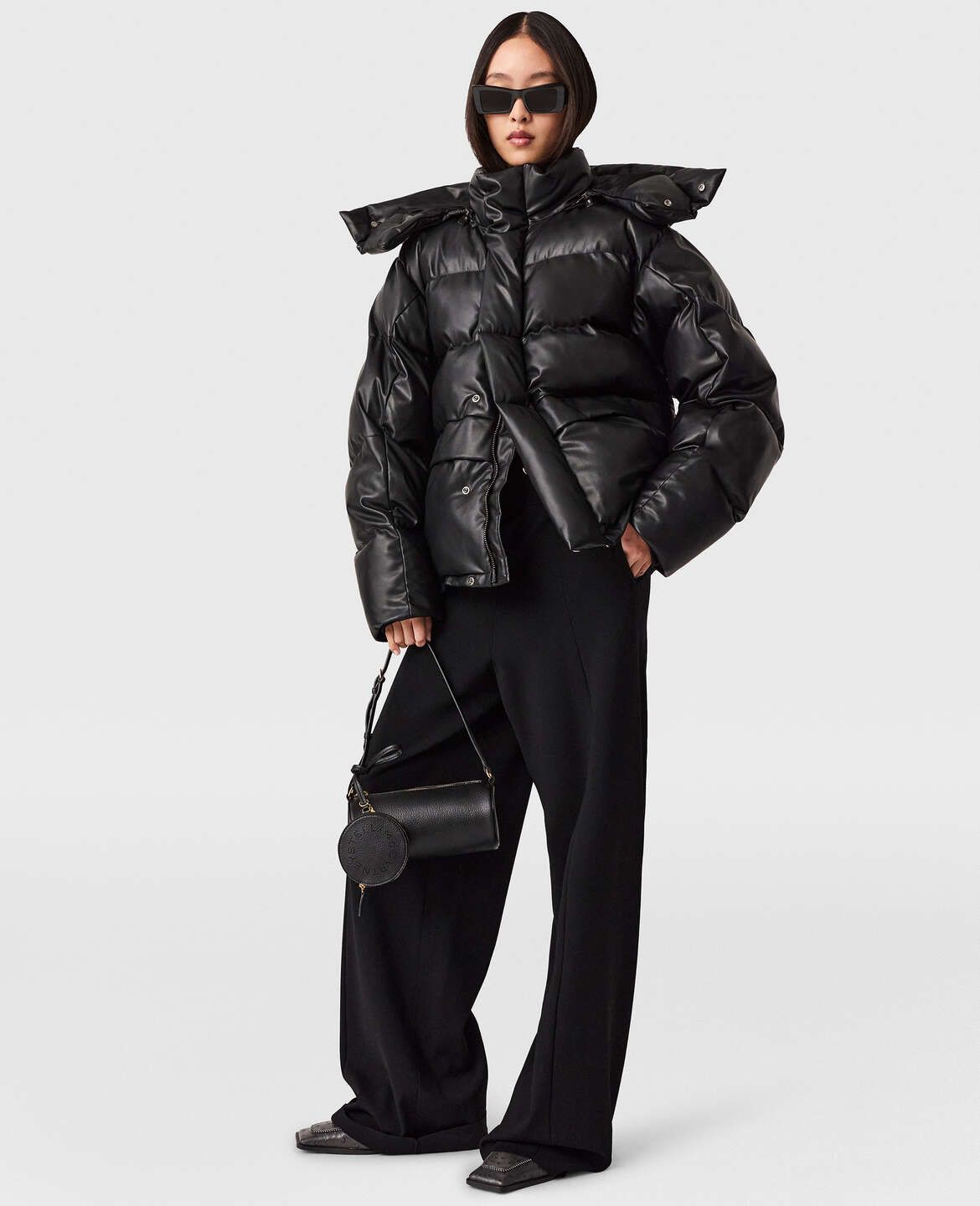 스텔라 맥카트니 패디드 레더 아우터 | 출처 stellamccartney.com