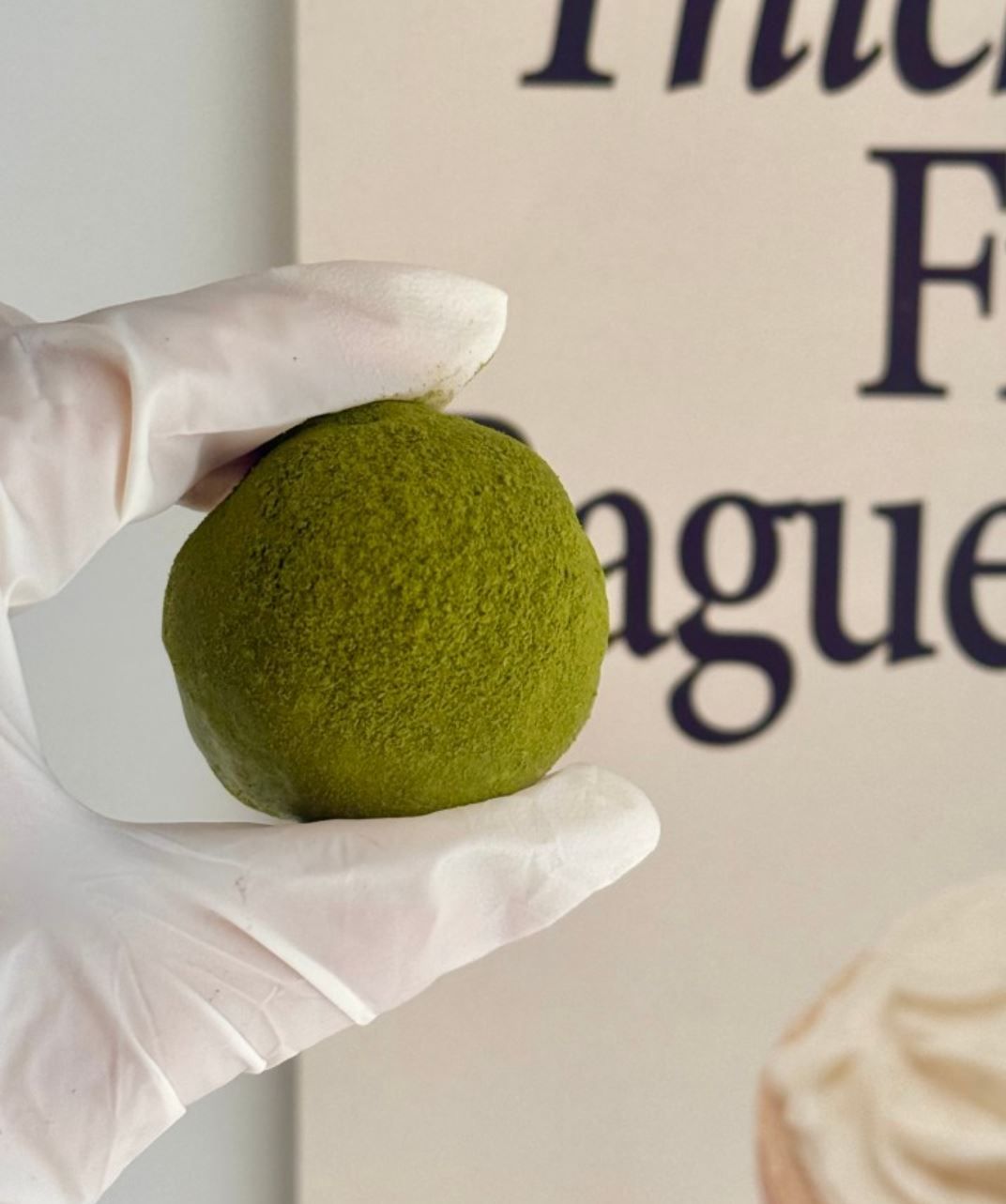 자양동 뉴베이크의 말차맛 두쫀쿠, 네이버지도 뉴베이크 업체 등록 사진.