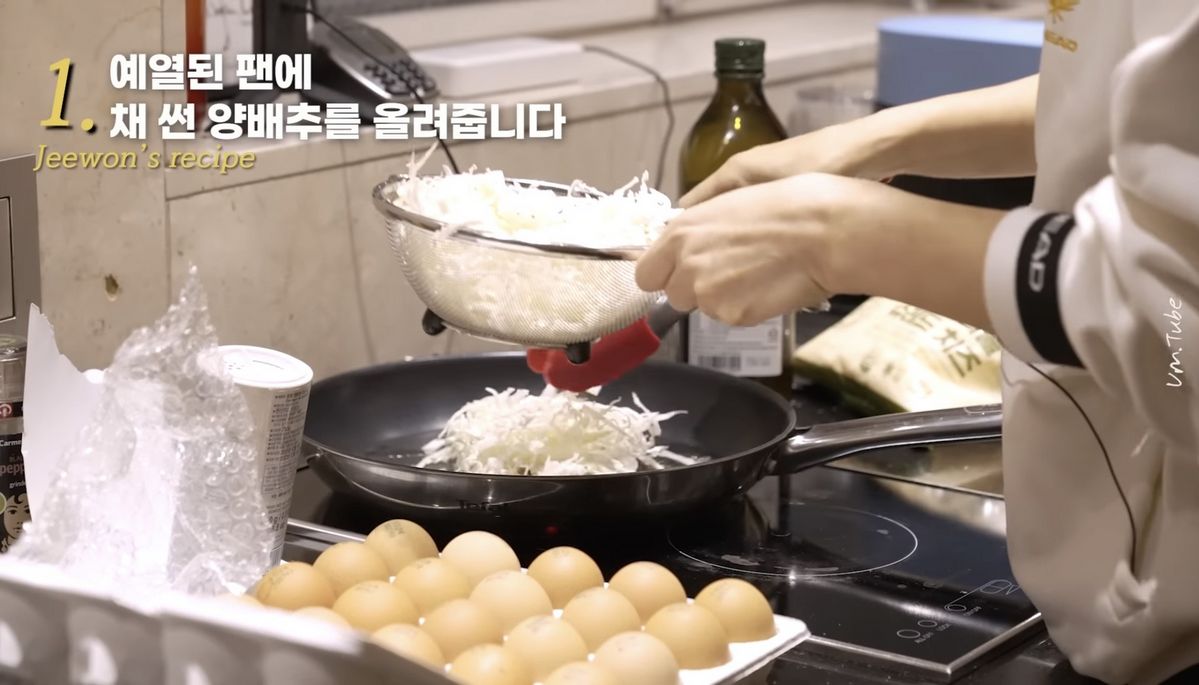 유튜브 <엄지원 Umjeewon>