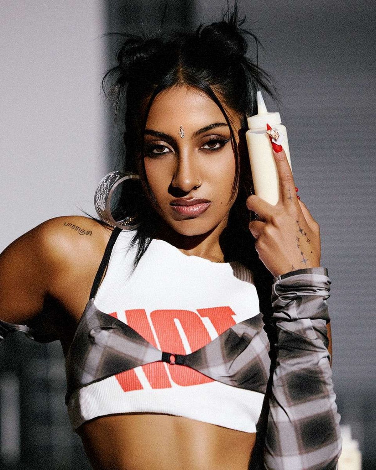 성소수자임을 밝힌 캣츠아이. 사진 네이버 캣츠아이 공식 이미지.