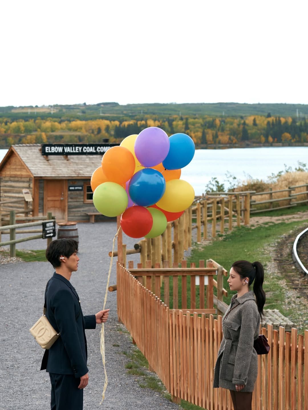 드라마 속 보는 재미가 있는 고윤정 패션. 사진 @netflixkr