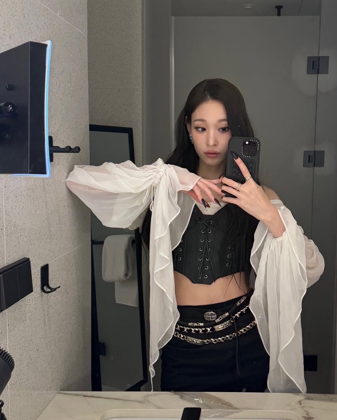 애니 모던 로맨티시즘 패션 | 인스타그램 @anniesymoon