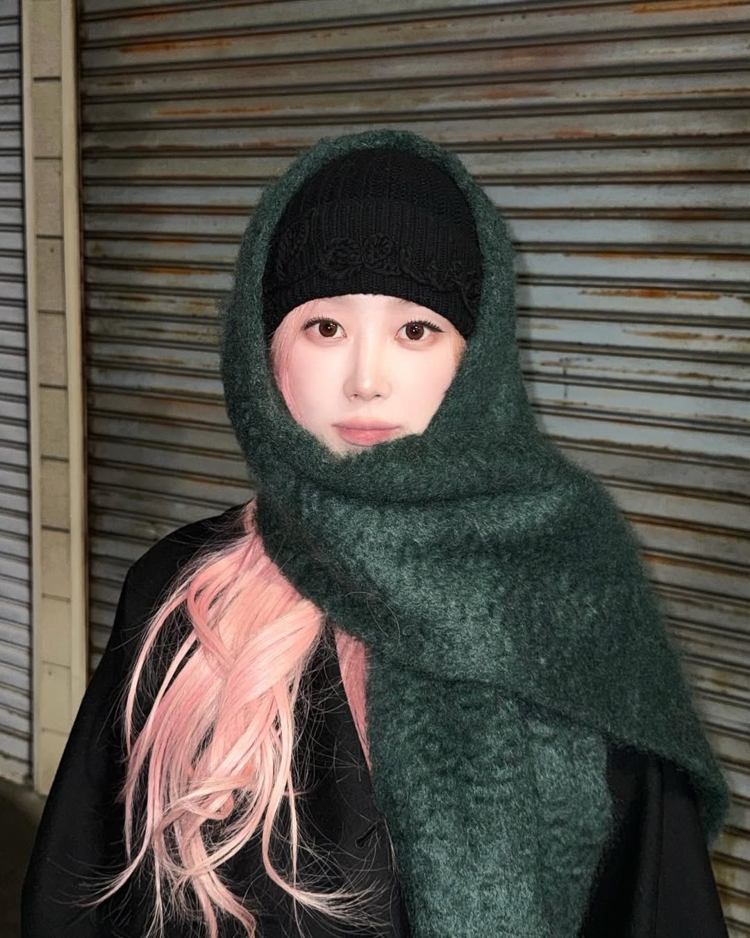 겨울철에 세안을 자주하거나 강하게 하면 피부 장벽이 무너지기 쉽다. 인스타그램 @aerichandesu