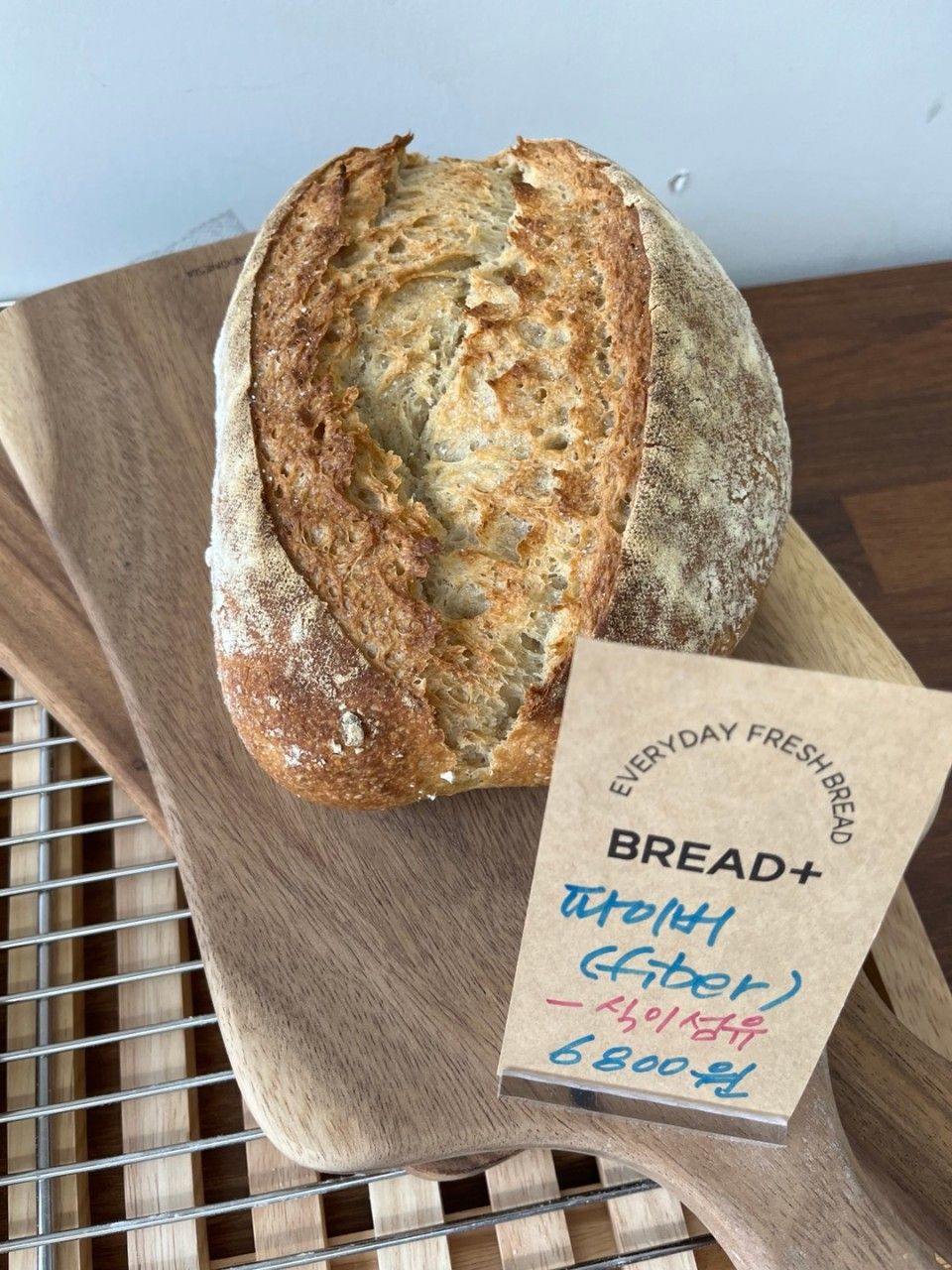 다양한 천연 발효종 빵을 만나볼 수 있는 모델 박둘선의 브레드플러스. 사진 네이버 지도 브레드플러스 업체 등록 사진