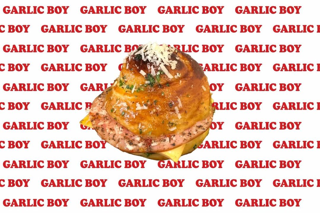 마늘을 메인 콘셉트로한 다양한 빵을 만날 수 있는 갈릭보이. 인스타그램 @garlicboy.kr