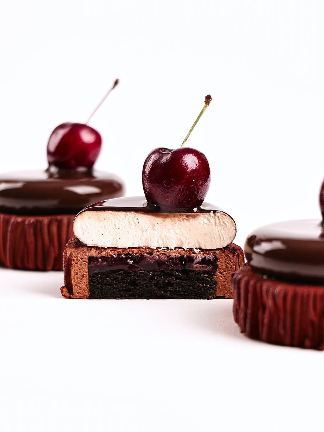 높은 비주얼과 보장된 맛의 디저트를 만나볼 수 있는 노틀던. 인스타그램 @notredon_official