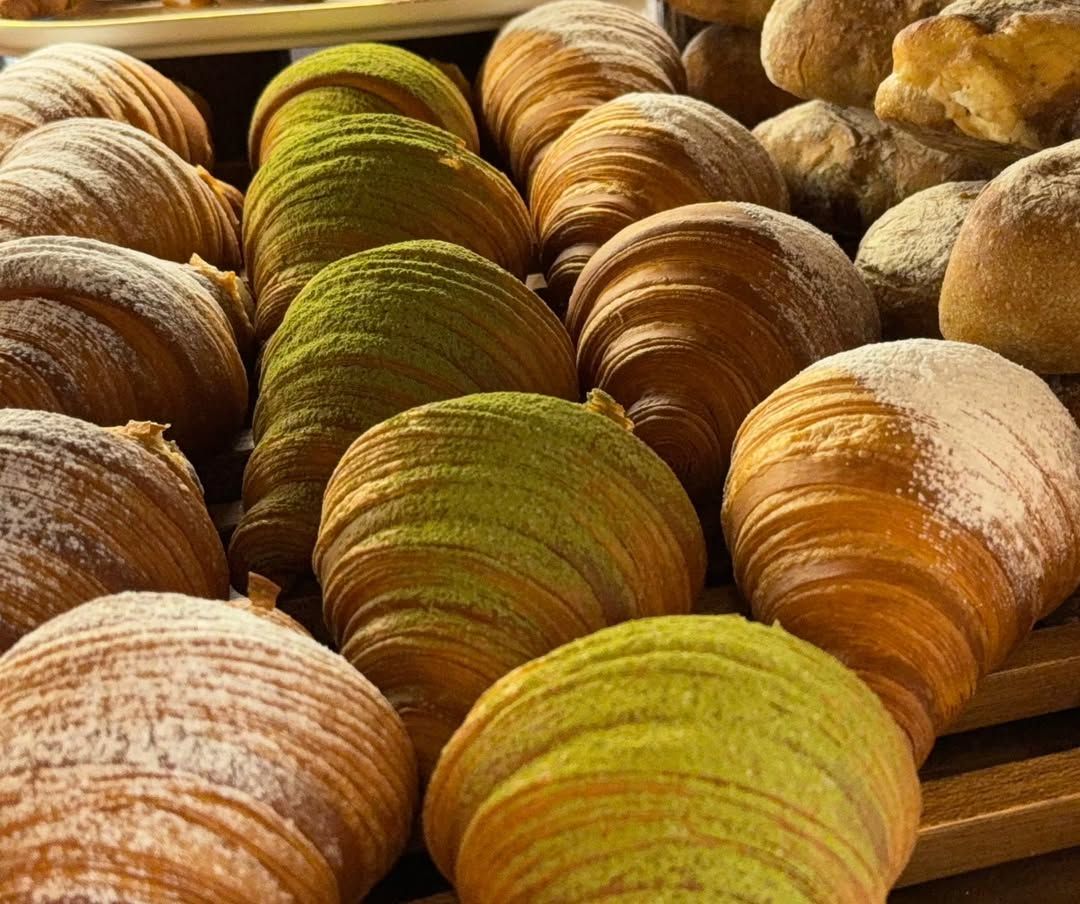 망원동 빵지순례의 필수 코스 어글리베이커리. 인스타그램 @uglybakery