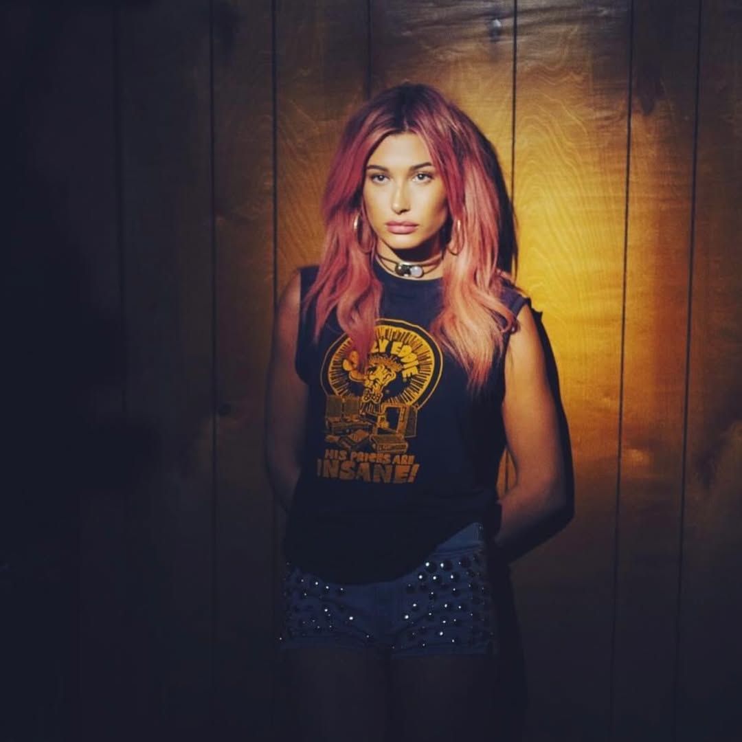 화려한 스타일링을 선보인 헤일리 비버의 2016년 사진. 인스타그램 @haileybieber