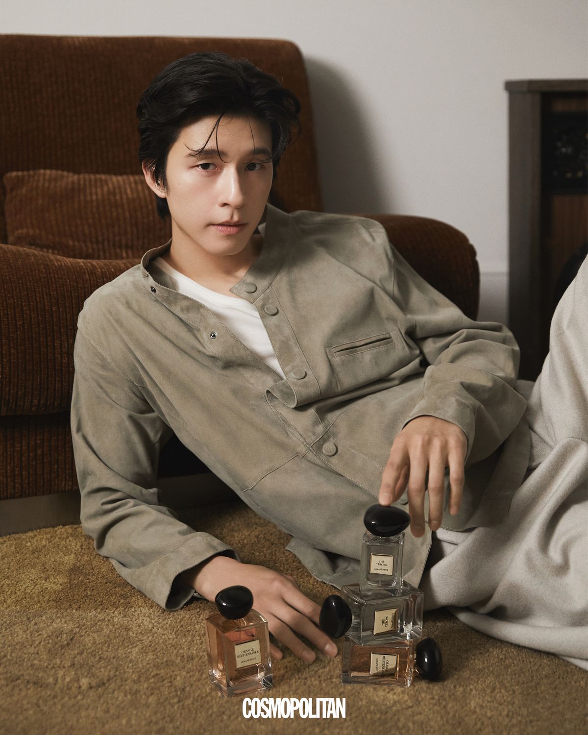 셔츠 Giorgio Armani. 이너 톱, 팬츠 스타일리스트 소장품.